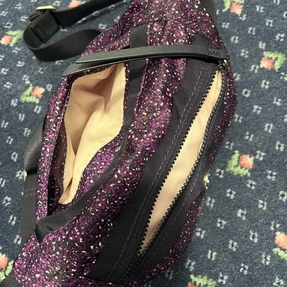 lululemon athletica Purple flashback festival crossbody Bag - Picture 2 of 4